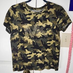 ✨ Michael Kors’s T-shirt size medium ✨